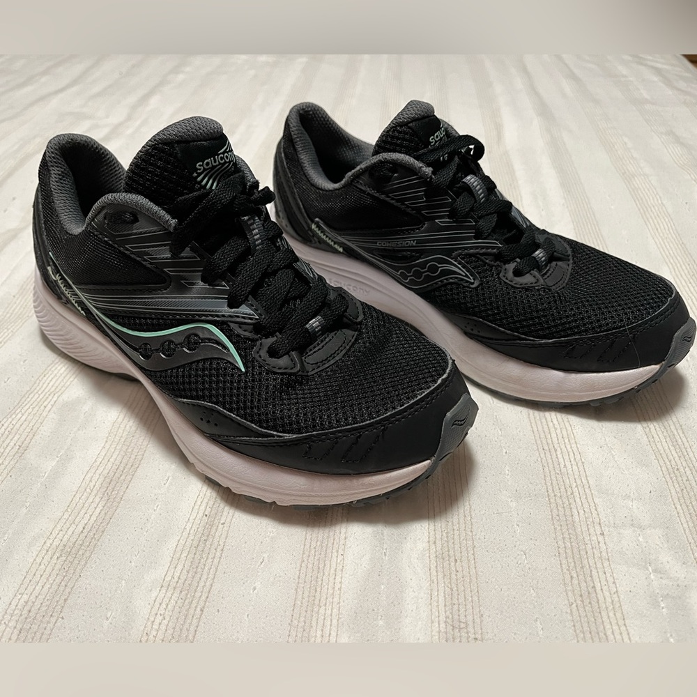 Women’s Saucony Cohesion size 7.5